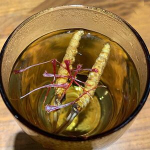 Đông Trụng Hạ Thảo pha trà Saffron nhuỵ hoa nghệ tây